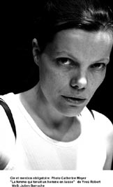 La femme qui tenait un homme en laisse :: Christine Chalard-M&uuml;hlemann
